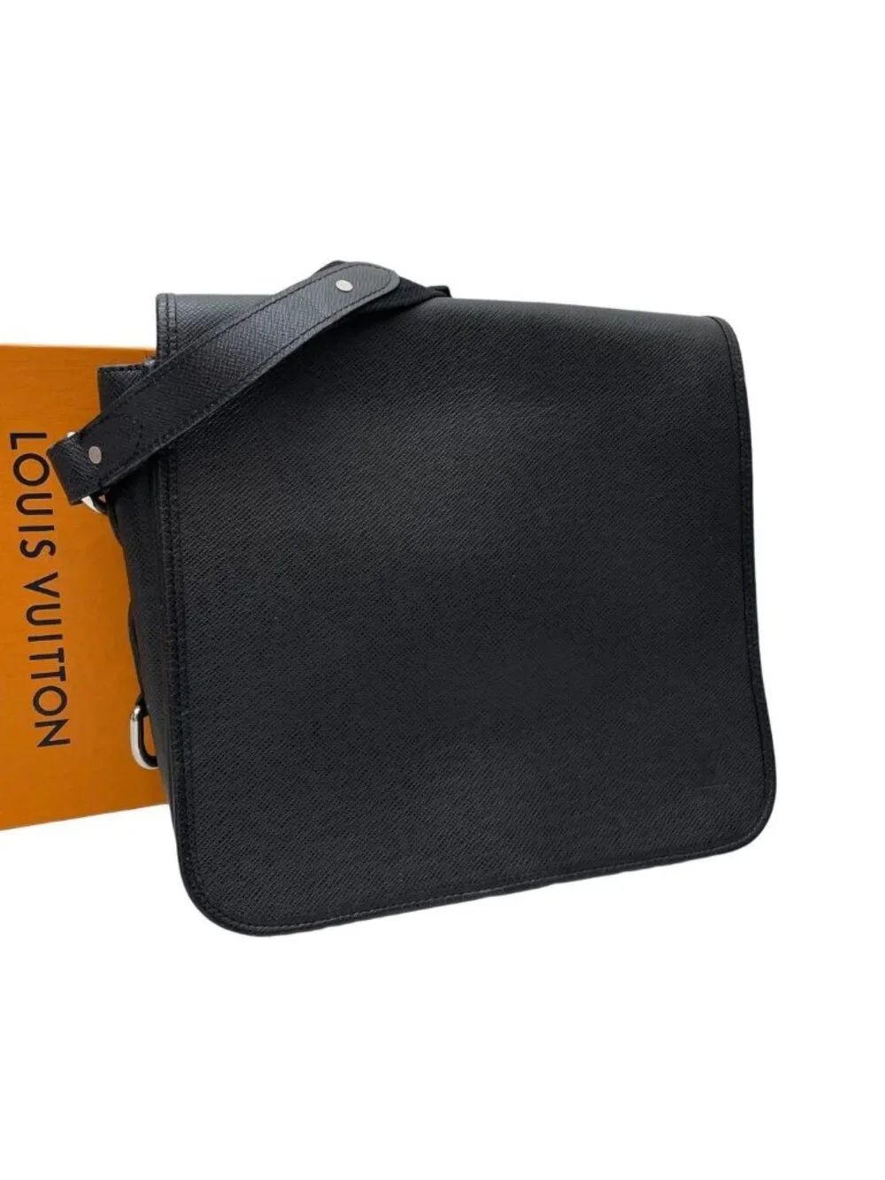 Louis Vuitton Taiga Leather Andrei Shoulder Messenger Bag